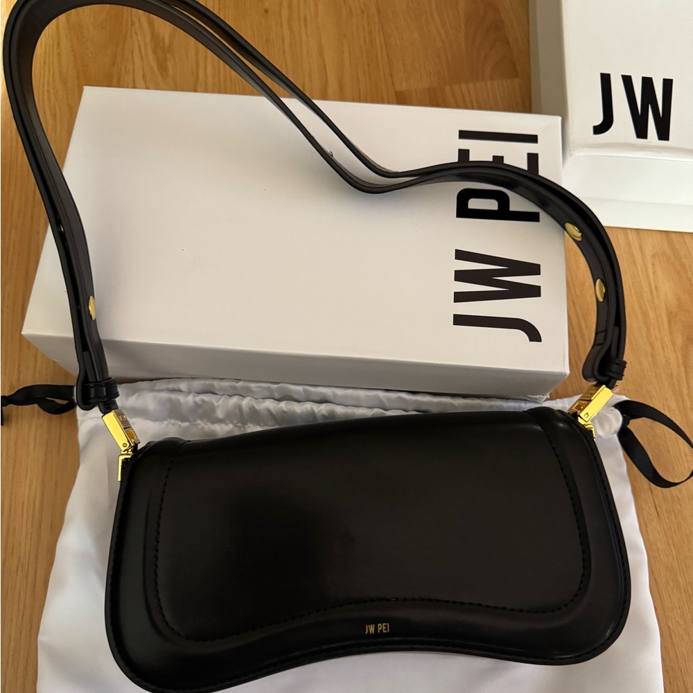 JW PEI Joy Bag in black